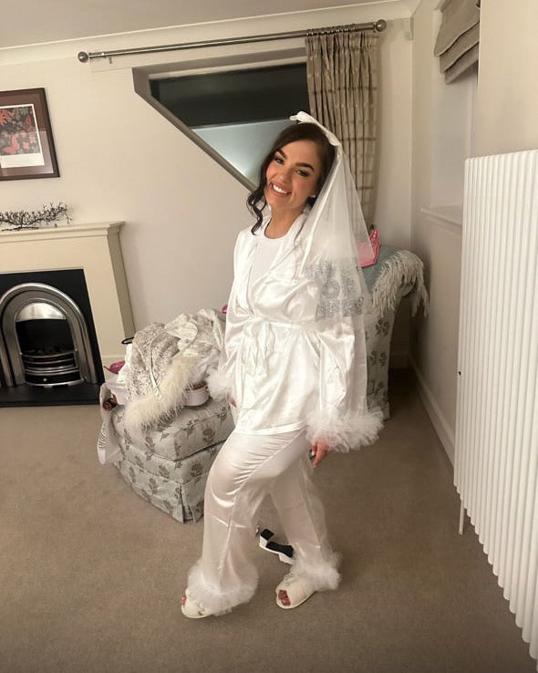 Wifey For Lifey Crystal Letter Embellishment Bow Veil | Bridal Hen Party Veil